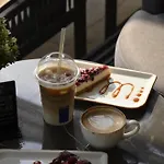 Crown Salamis *