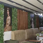 فندق Crown Salamis
