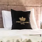 فندق Crown Salamis