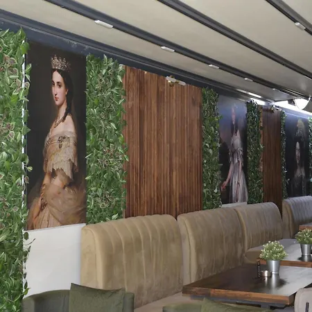 Hotel Crown Salamis
