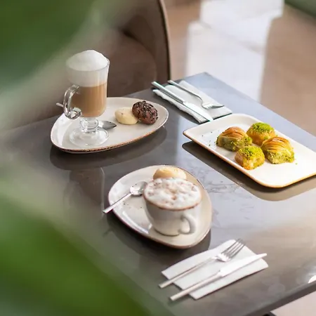 Crown Salamis פמגוסטה