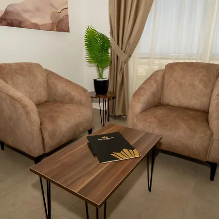 Crown Salamis * فاماغوستا