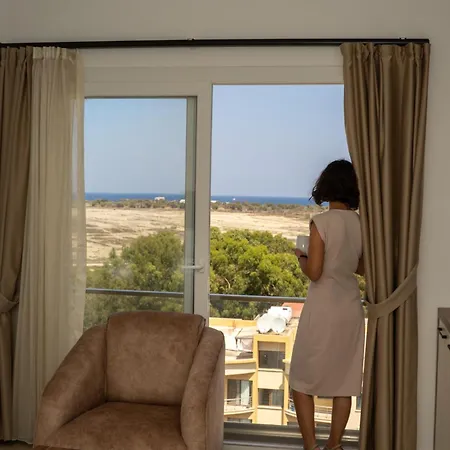 Hotell Crown Salamis *