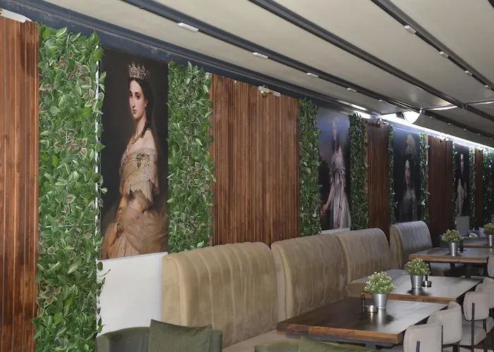 Hotell Crown Salamis