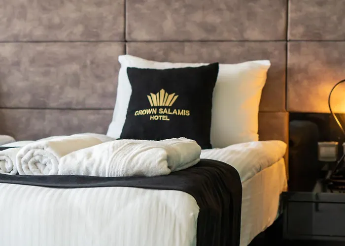 Crown Salamis Hotell *