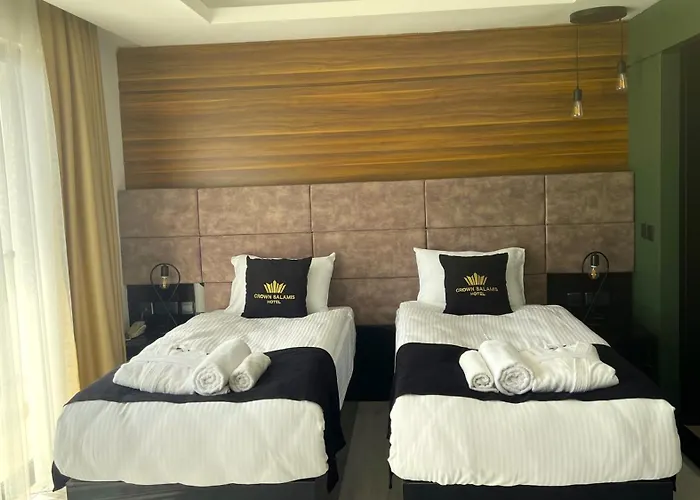 Crown Salamis Hotell