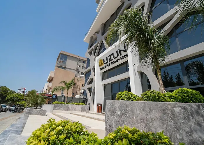 Hotel Crown Salamis *