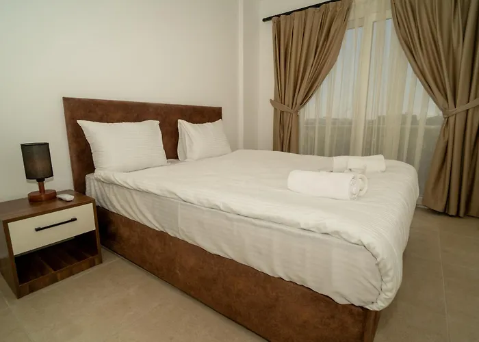 Crown Salamis Hotell