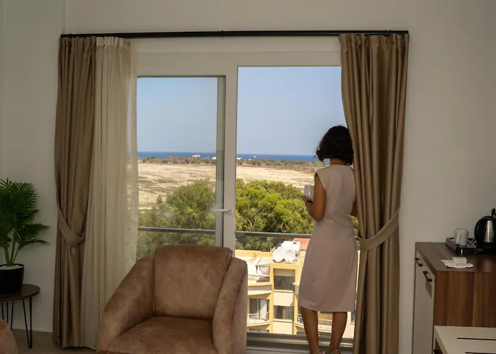 Hotell Crown Salamis *