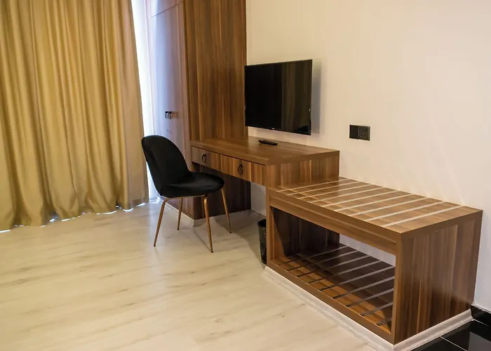 Crown Salamis Hotell